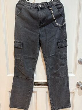 SHEIN Black Straight-Leg Cargo Jeans with Chain Accent